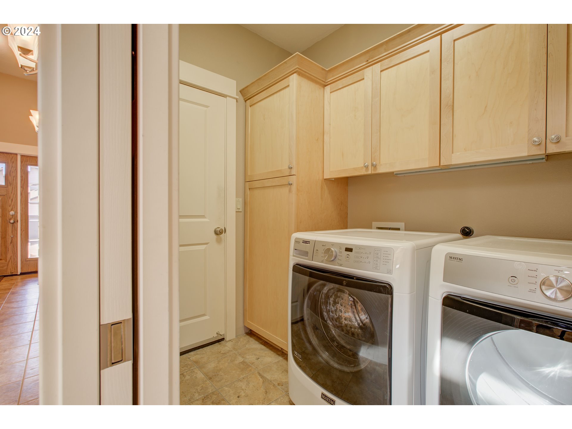 436 Backwater Loop Sutherlin, OR 97479 - Photo 34 of 46 a utility room with dryer and washer