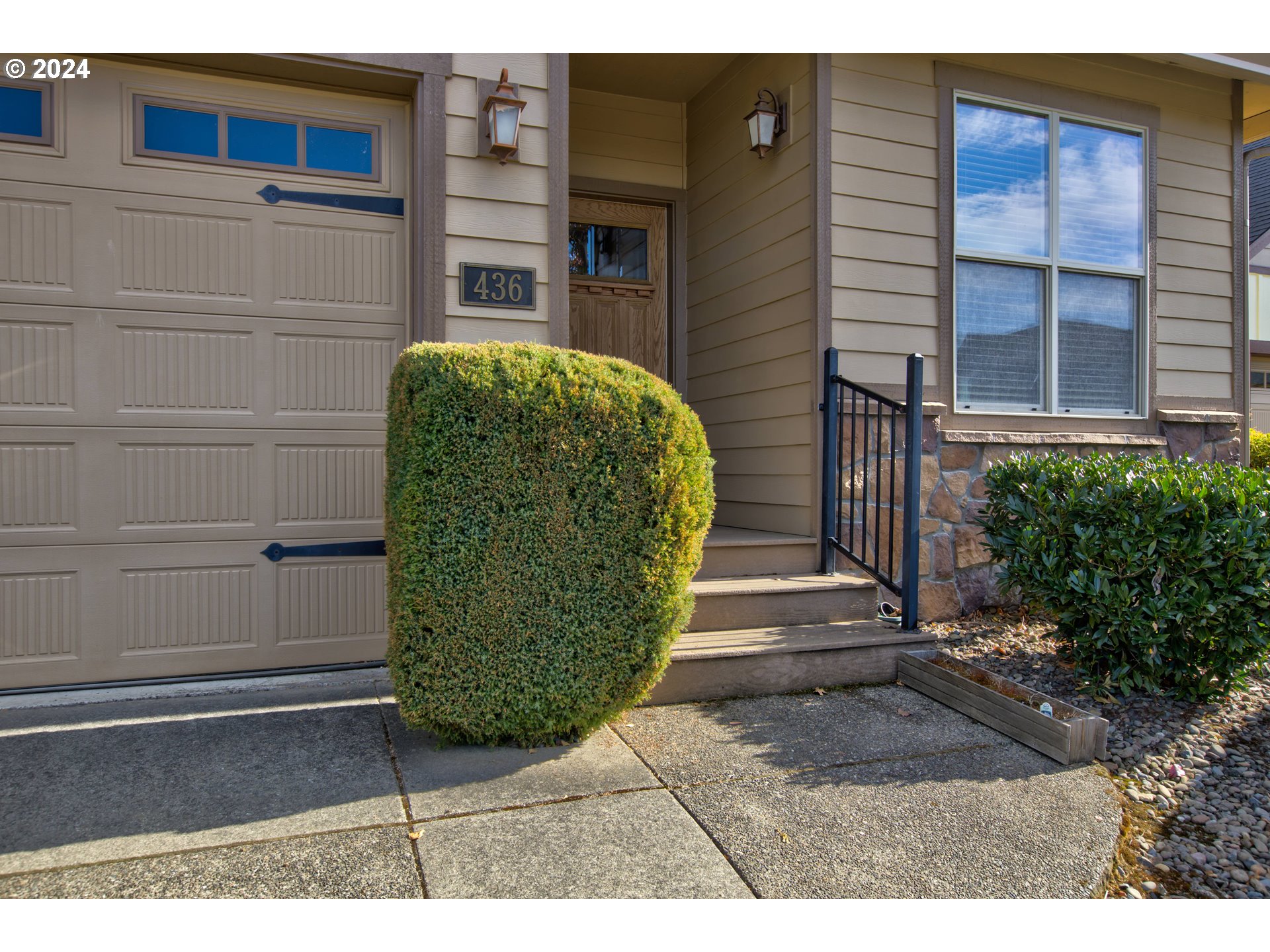 436 Backwater Loop Sutherlin, OR 97479 - Photo 40 of 46 a view of a entryway door of house