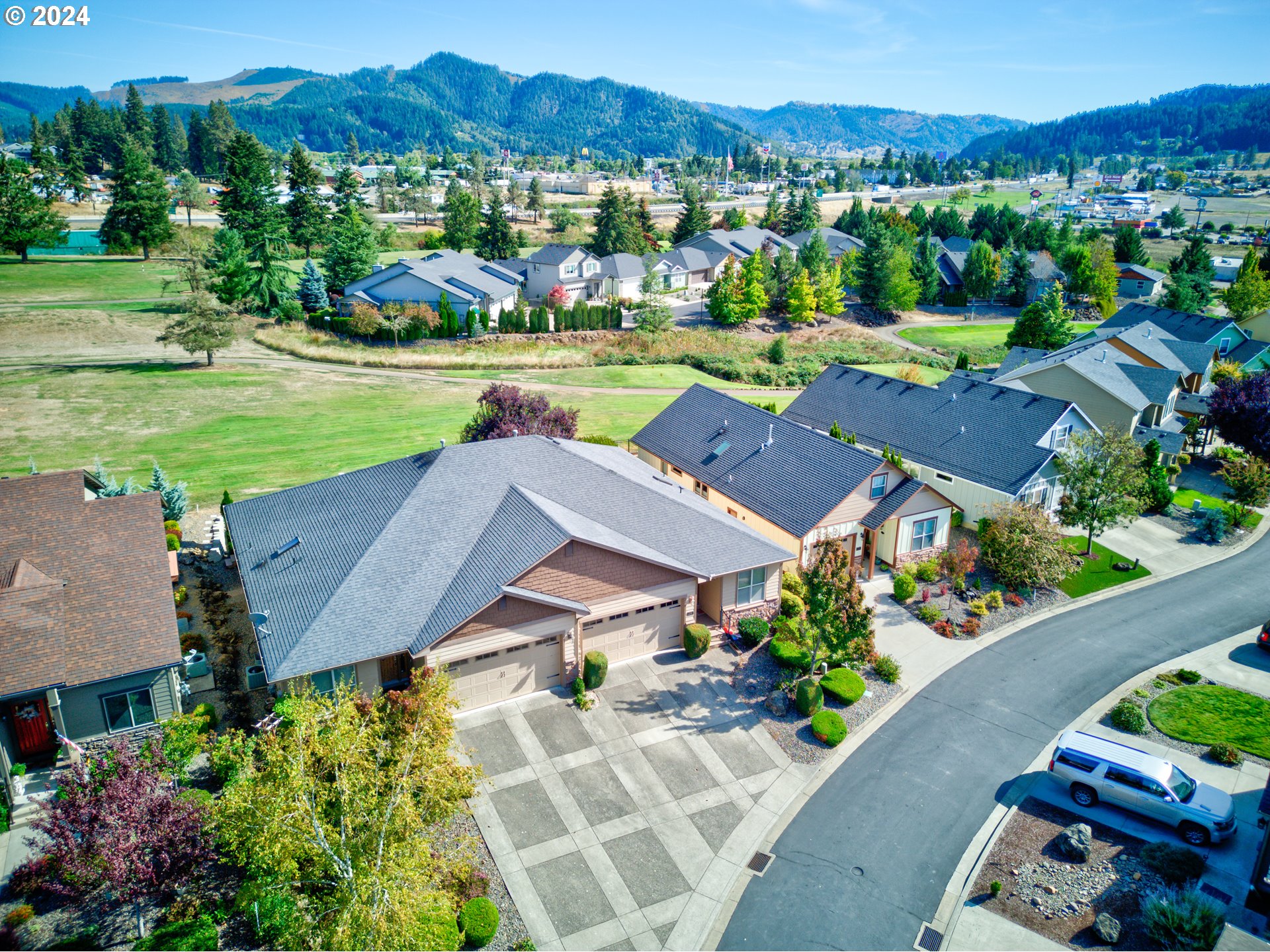 436 Backwater Loop Sutherlin, OR 97479 - Photo 43 of 46 an aerial view of a house with a garden