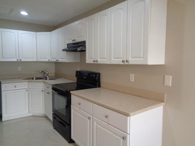 2011 Oleander Boulevard, Unit C Fort Pierce, FL 34950 - Photo 4 of 9 DSC08481