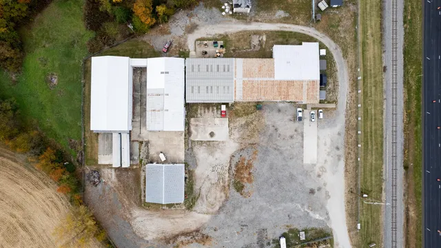 a picture of a bathroom