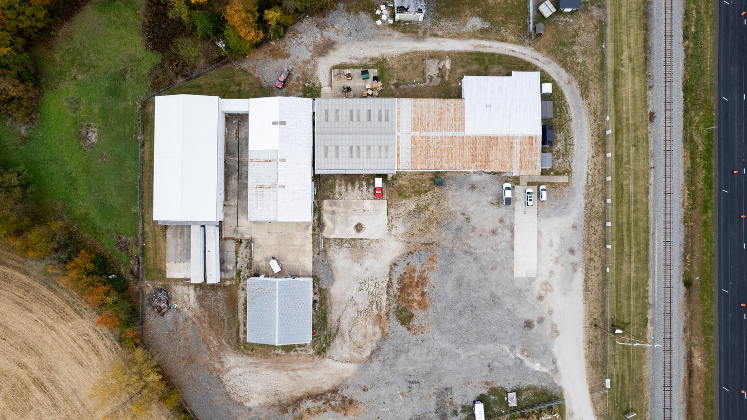 2627 Highway 121 Decatur, IL 62526 - Photo 13 of 13 a picture of a bathroom