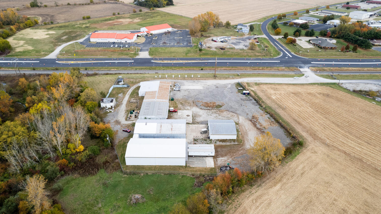 2627 Highway 121 Decatur, IL 62526 - Photo 4 of 13 a view of a swimming pool with a yard