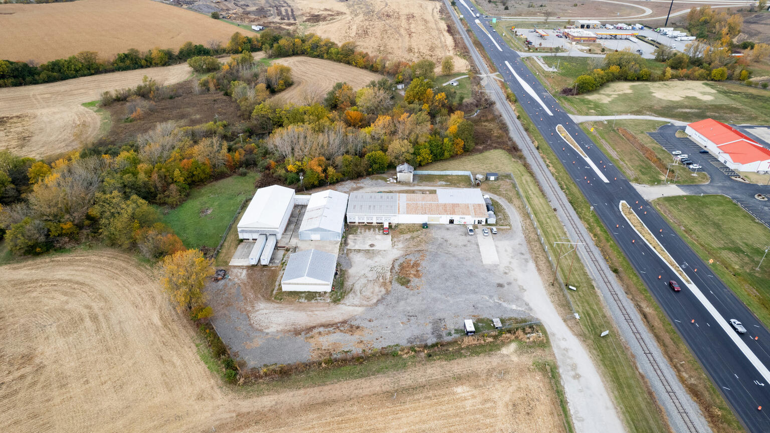 2627 Highway 121 Decatur, IL 62526 - Photo 5 of 13 a view of a yard from a balcony