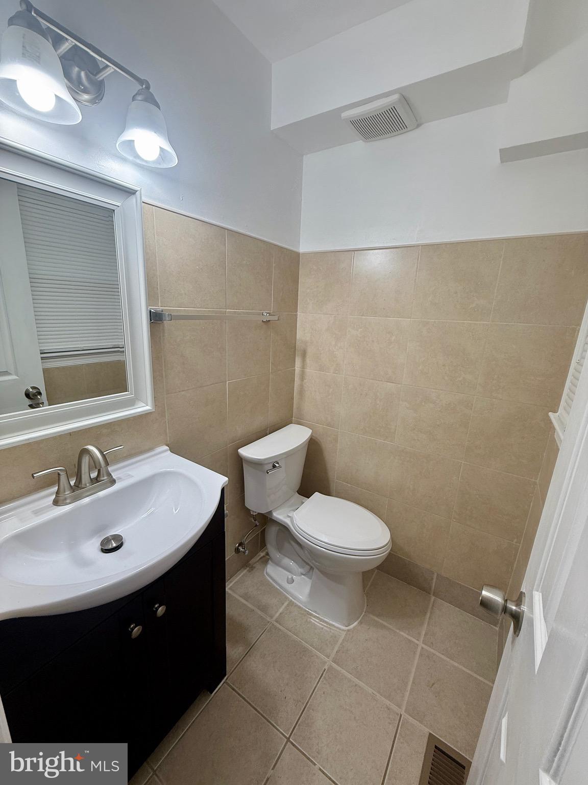 753 Chapelgate Drive Odenton, MD 21113 - Photo 12 of 24 Primary Bedroom Half Bathroom