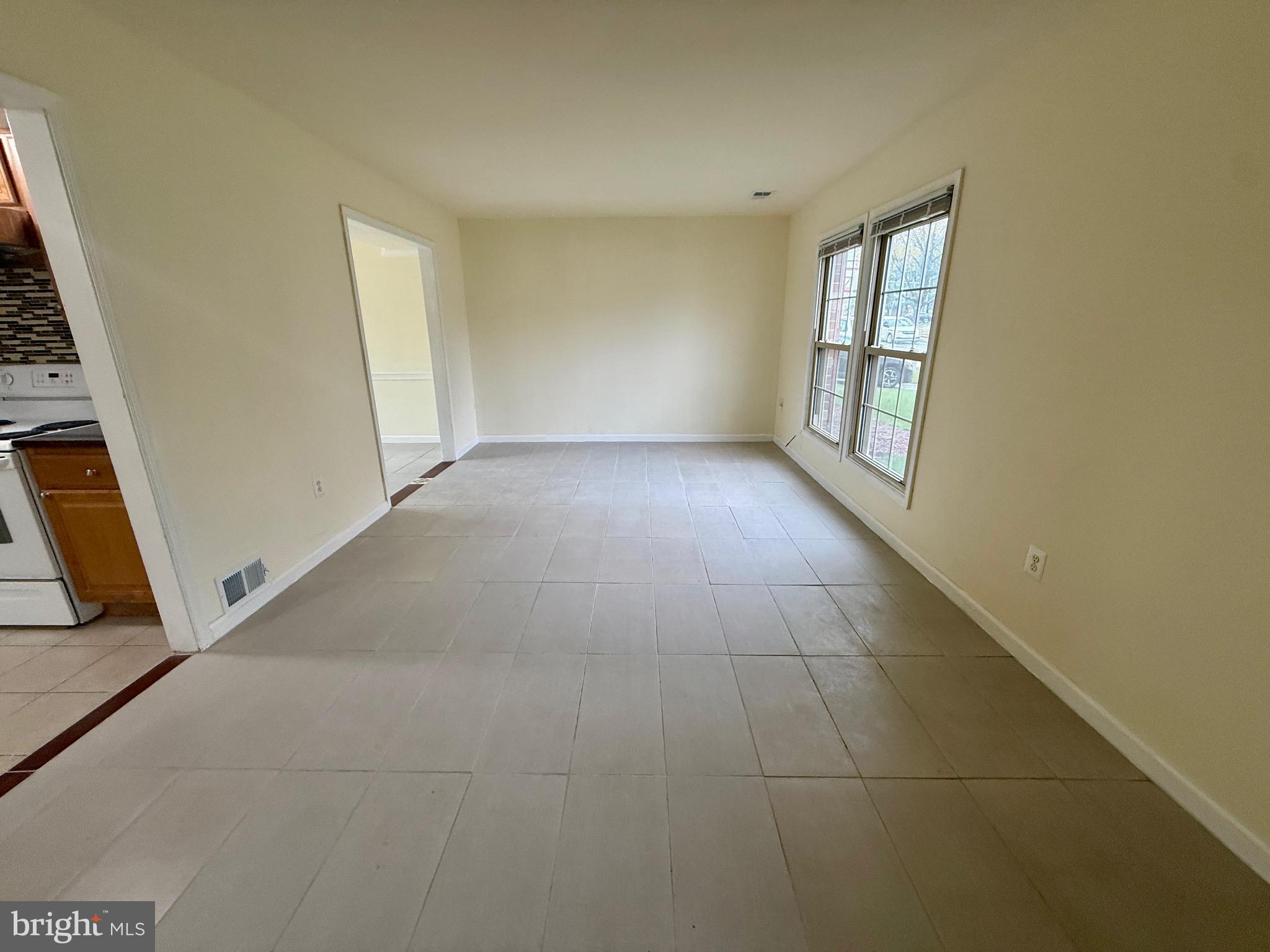 753 Chapelgate Drive Odenton, MD 21113 - Photo 2 of 24 Living Room