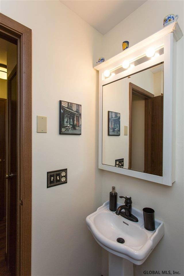 9 Round Table Road Saratoga Springs, NY 12866 - Photo 13 of 25 Photo 13
