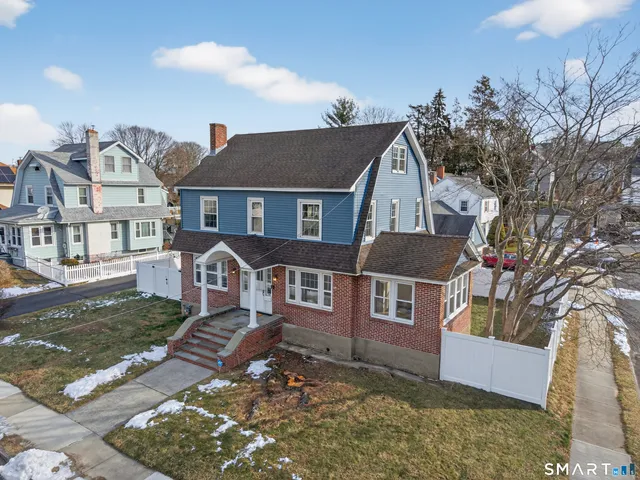 $379,900 | 223 Ledyard Street, New London, CT 06320