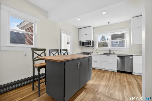 $379,900 | 223 Ledyard Street, New London, CT 06320