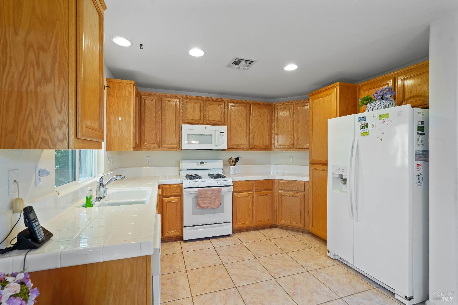 320 Spyglass Drive Rio Vista, CA 94571 - Photo 27 of 48 a kitchen with stainless steel appliances a refrigerator sink and stove