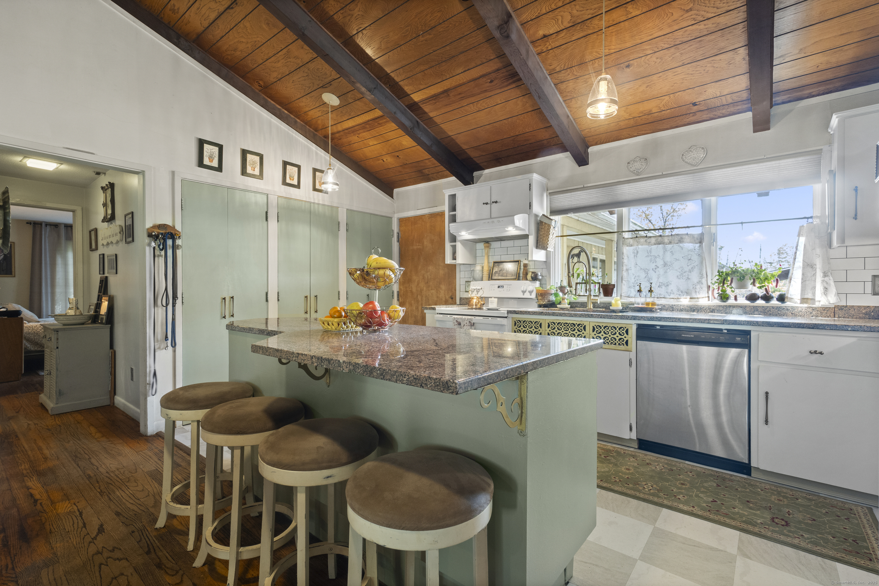 92 Minortown Road Woodbury, CT 06798 - Photo 11 of 40