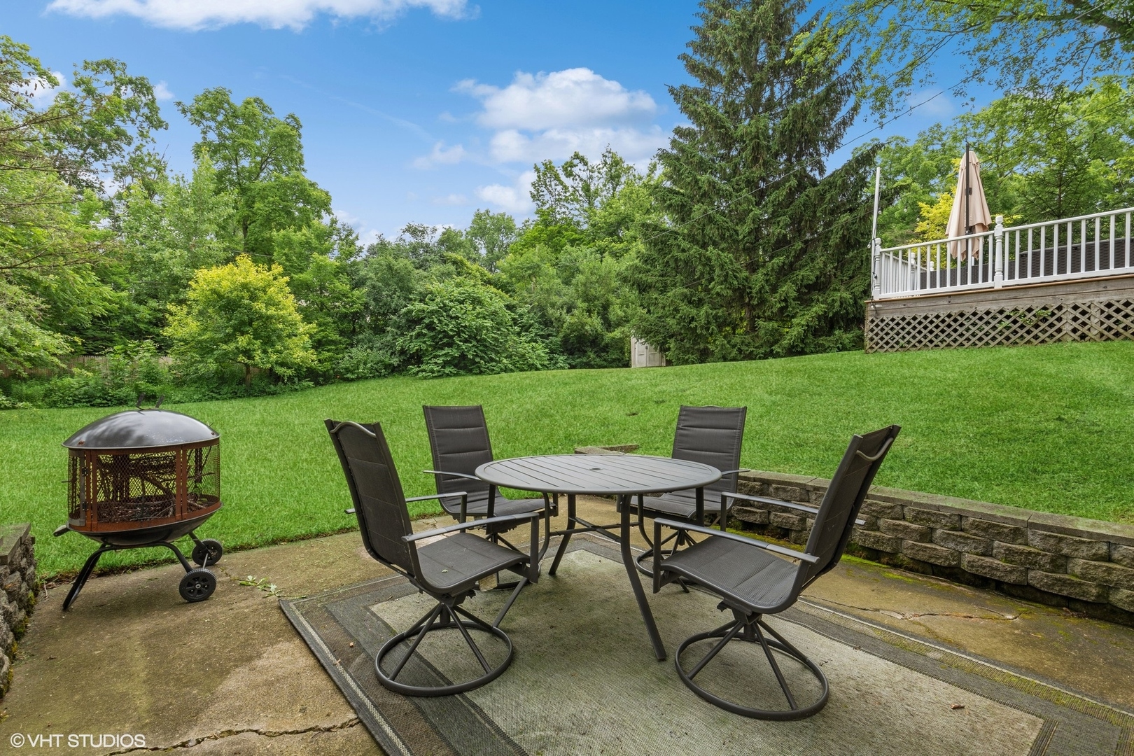580 East Old Elm Road Lake Forest, IL 60045 - Photo 19 of 23 a view of a chairs and table in patio of the house