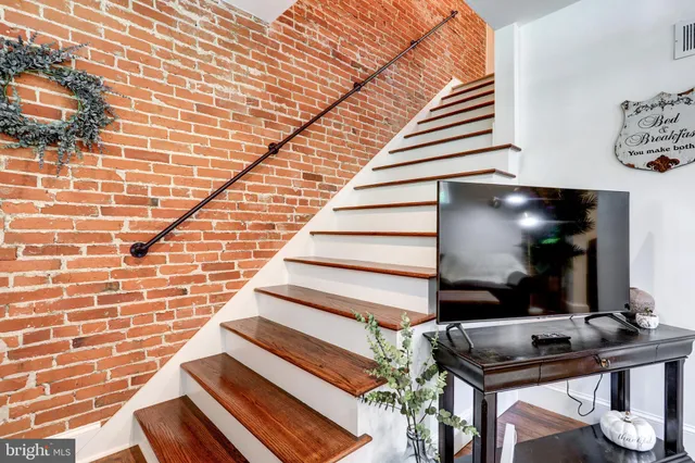 $2,350 | 354 New Holland Avenue, Lancaster, PA 17602