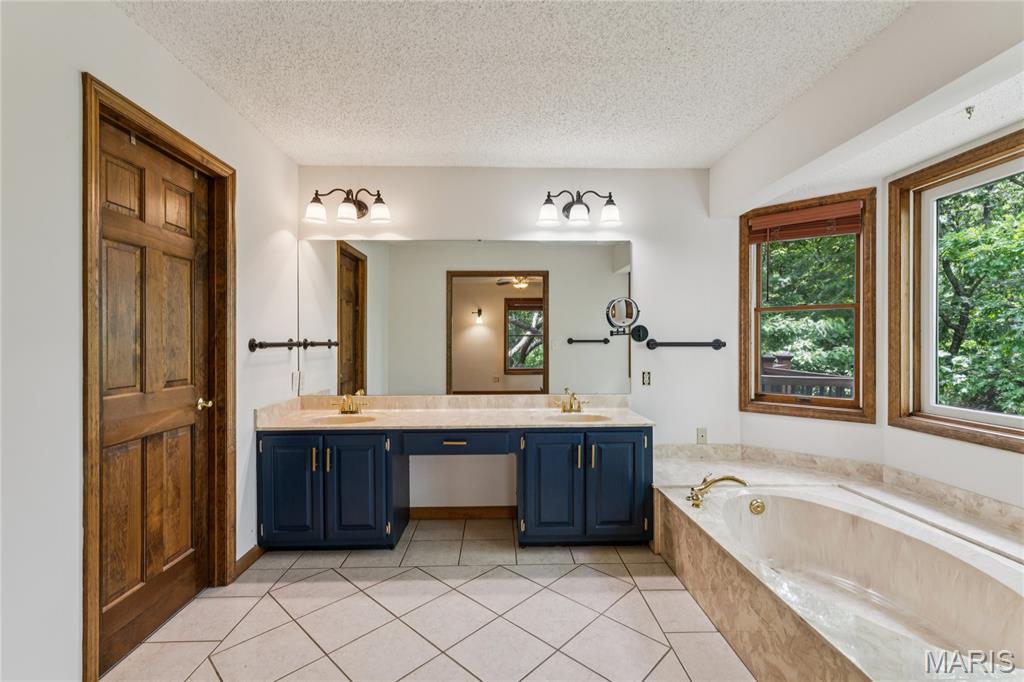 2792 Riebold Circle Arnold, MO 63010 - Photo 12 of 26
