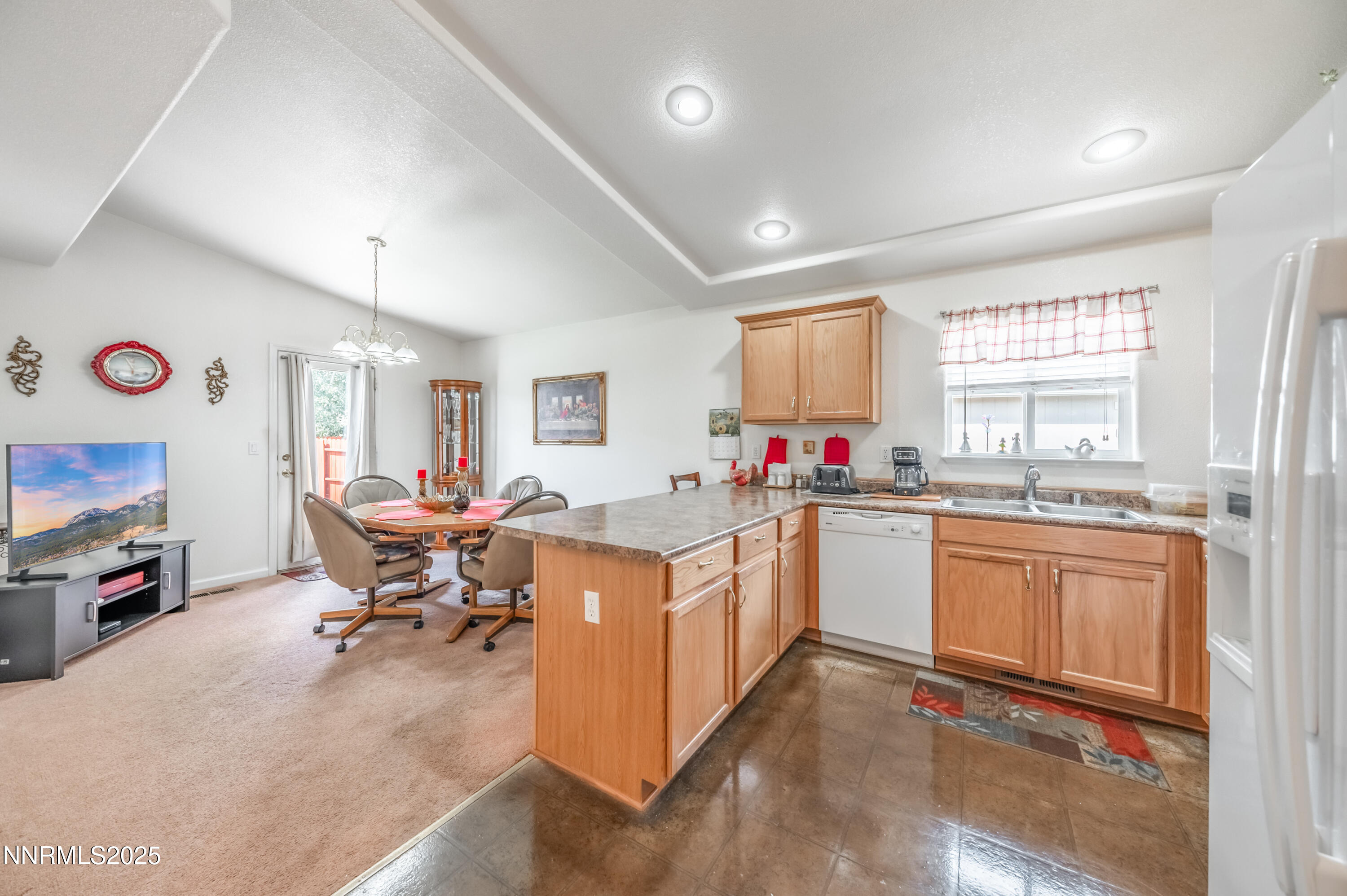 17640 Lake Powell Drive Reno, NV 89508 - Photo 11 of 34 L-1015