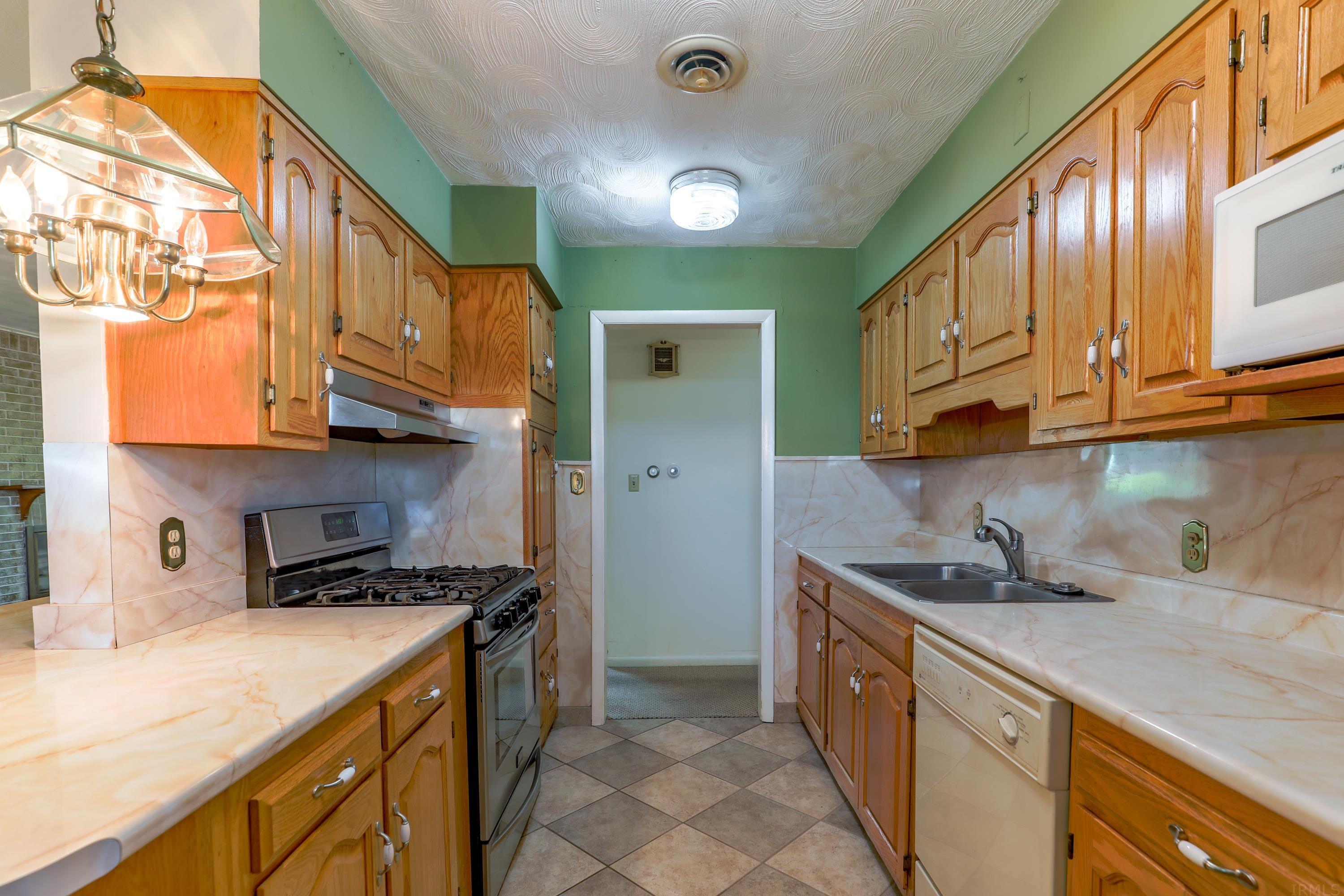 351 East Dustman Road Bluffton, IN 46714 - Photo 13 of 36 Gallery Image 13