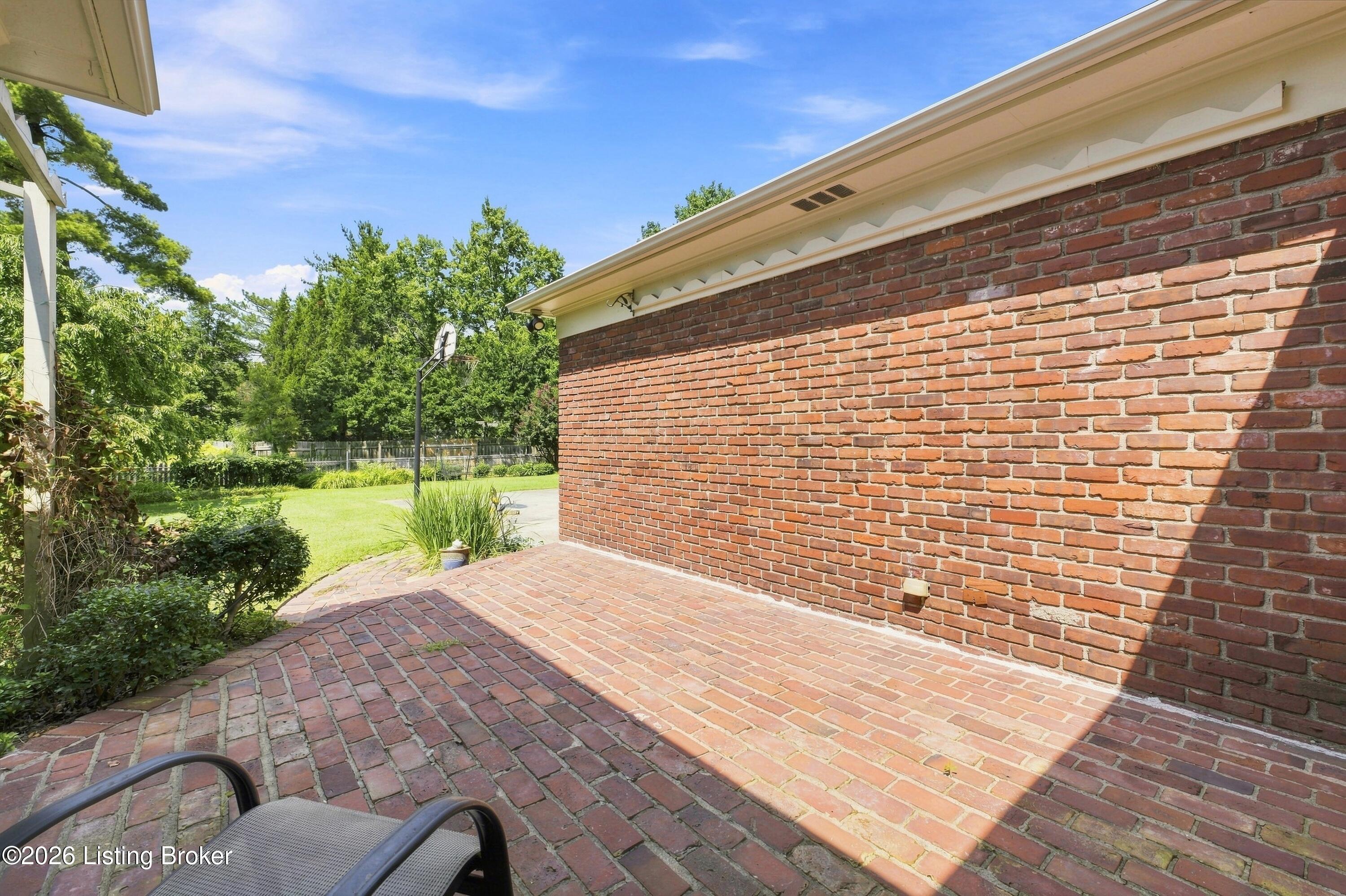 3217 Dundee Road Louisville, KY 40205 - Photo 58 of 73 50_3217dundee_louisvillerealestatemedia_