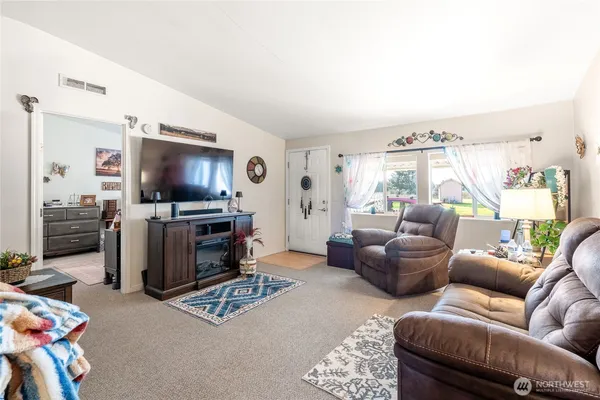 $799,900 | 16826 Sheldon Lane Southwest, Rochester, WA 98579