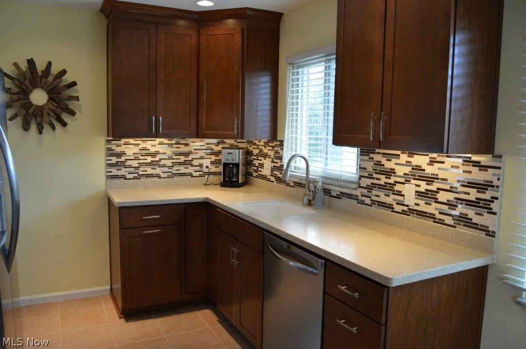 1175 Sagamore Road Cleveland, OH 44134 - Photo 8 of 22
