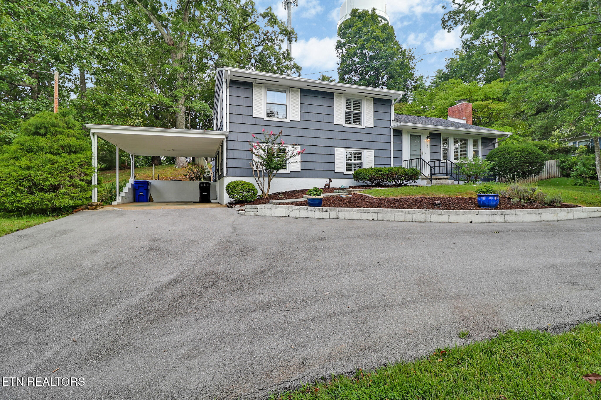526 Delaware Avenue Oak Ridge, TN 37830 - Photo 2 of 41 n44a8952-n44a8956