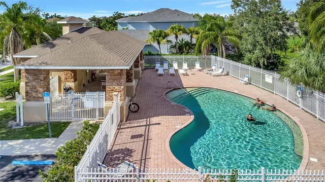 $2,885 | 6507 37th Street East, Sarasota, FL 34243