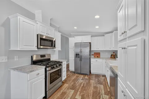 $400,000 | 13 Orlando Drive, Poughkeepsie, NY 12603