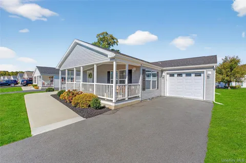 $400,000 | 13 Orlando Drive, Poughkeepsie, NY 12603