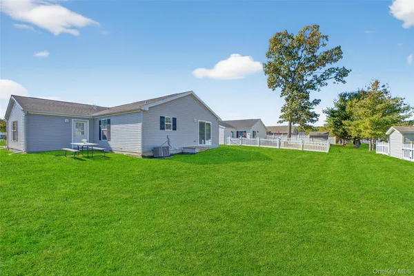 $400,000 | 13 Orlando Drive, Poughkeepsie, NY 12603