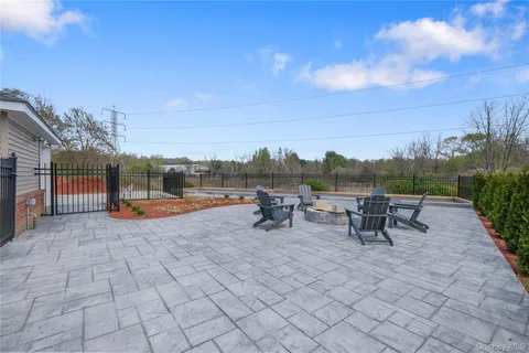 $400,000 | 13 Orlando Drive, Poughkeepsie, NY 12603