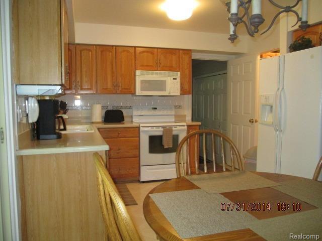 14526 Riverside Drive Livonia, MI 48154 - Photo 20 of 53 080314 159.jpg