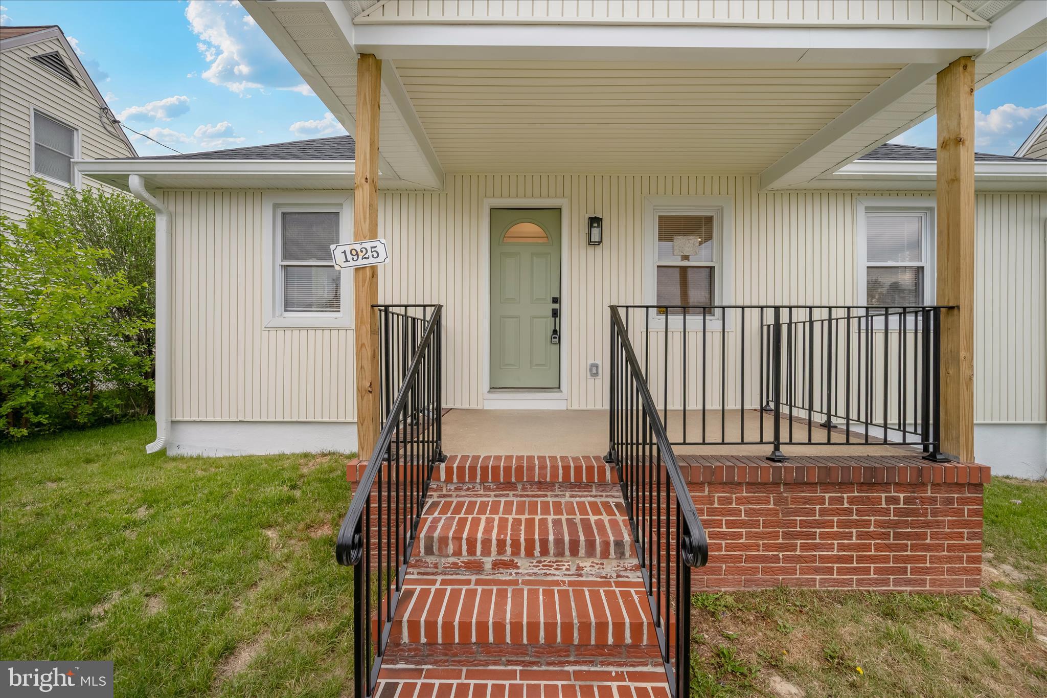 1925 Queensway Baltimore, MD 21222 - Photo 48 of 53 Front Porch