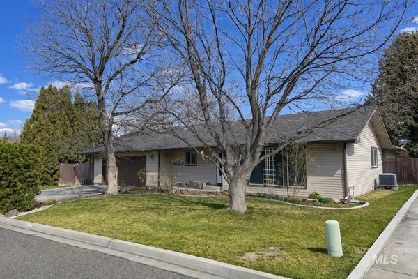 $330,000 | 744 16th Avenue East, Jerome, ID 83338