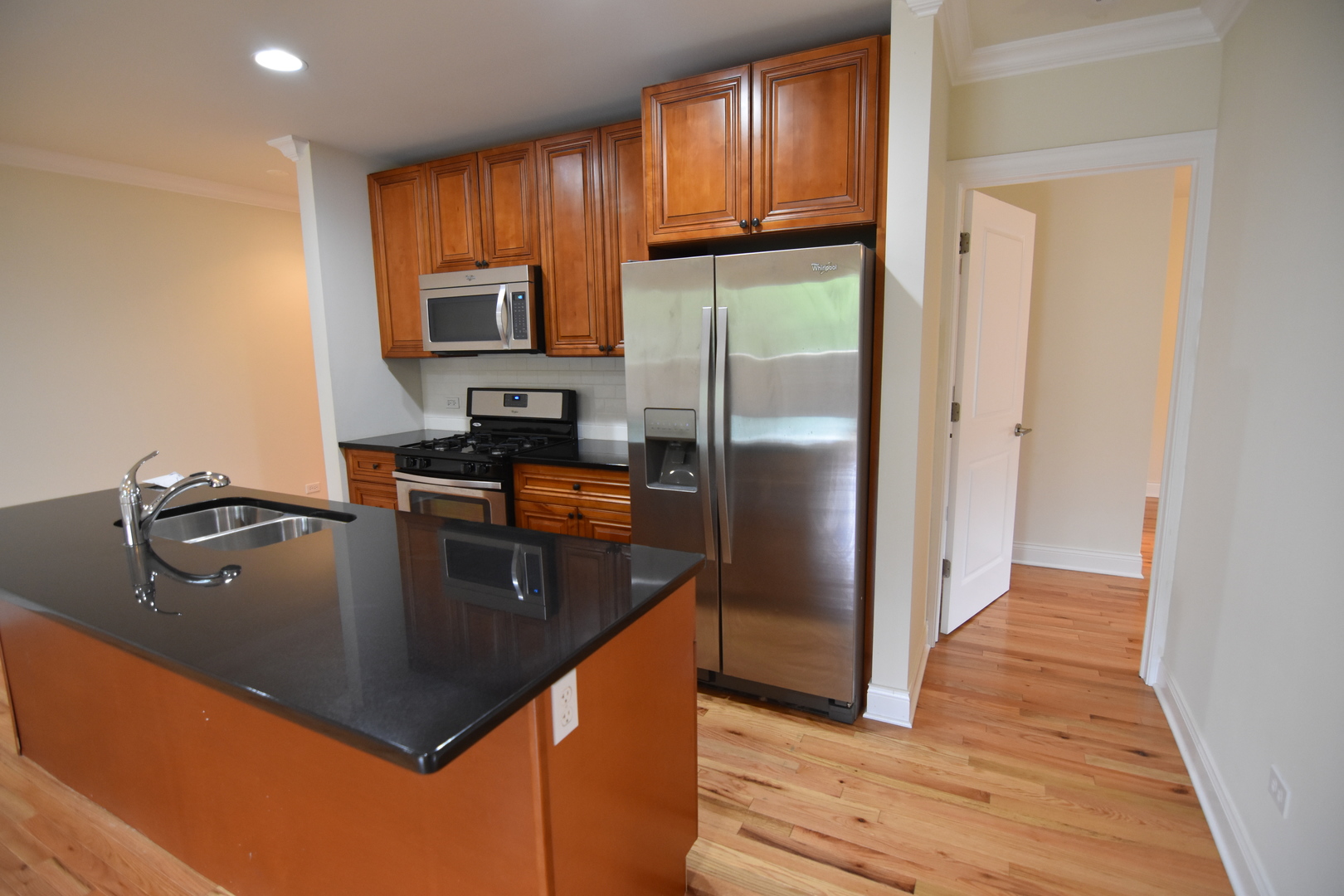 4520 North Beacon Street, Unit 202 Chicago, IL 60640 - Photo 2 of 15