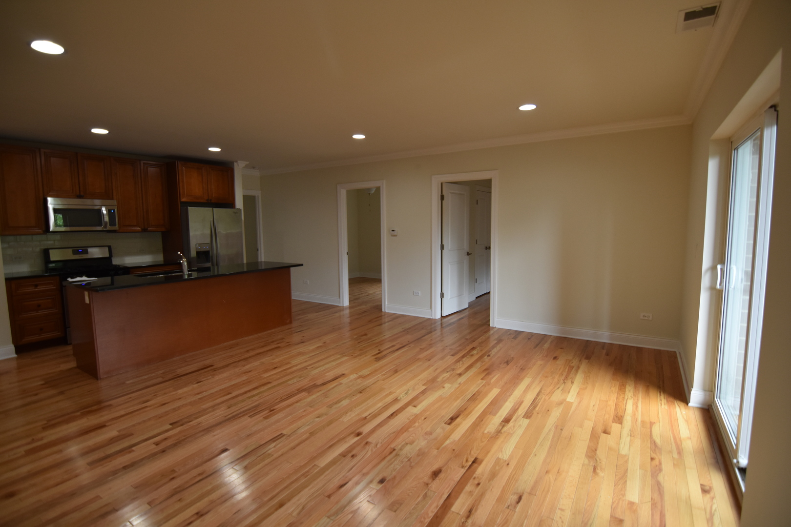 4520 North Beacon Street, Unit 202 Chicago, IL 60640 - Photo 3 of 15