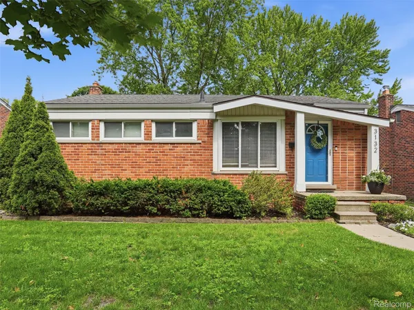 $395,000 | 3132 Maplewood Avenue, Royal Oak, MI 48073