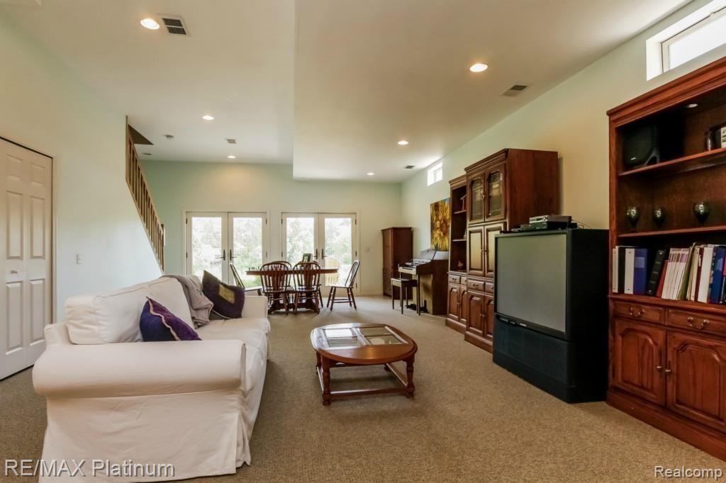 9033 Riverside Drive Brighton, MI 48116 - Photo 15 of 90 050-Family_Room-1933195-medium.jpg