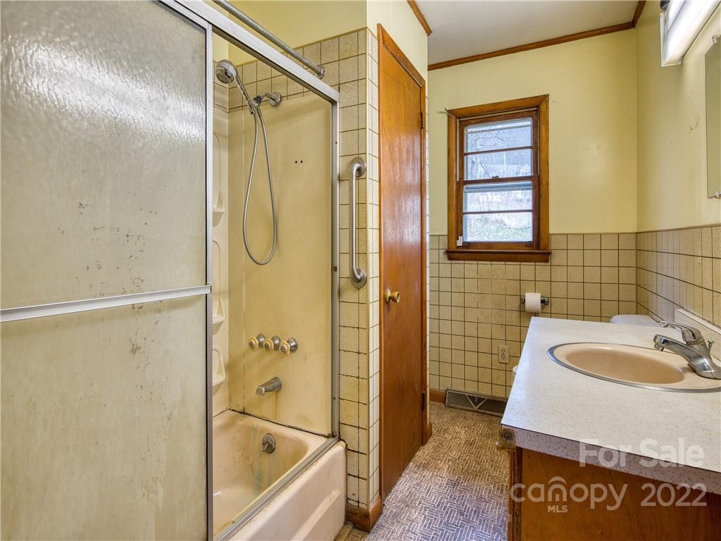 208 Balsam Ridge Road Waynesville, NC 28786 - Photo 19 of 25 a bathroom with a shower and a sink