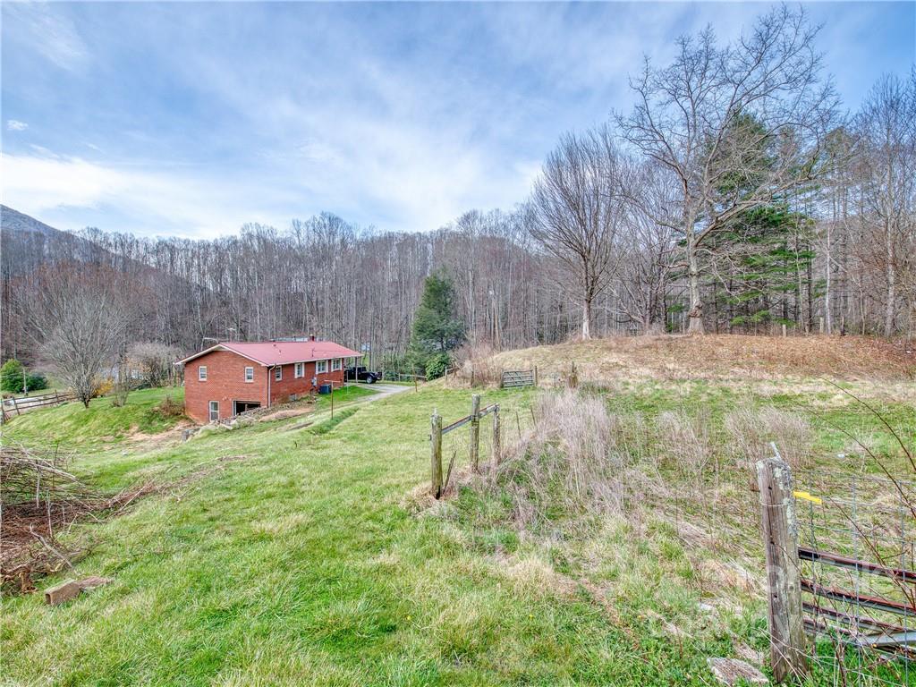 208 Balsam Ridge Road Waynesville, NC 28786 - Photo 5 of 25 a backyard of a house with table and chairs