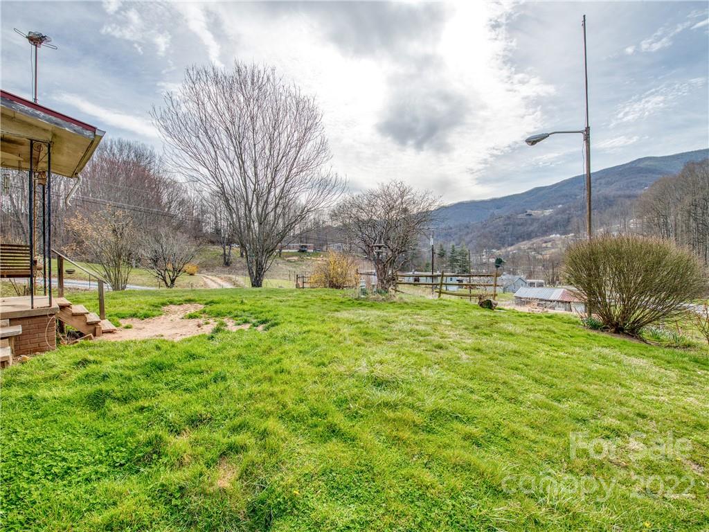 208 Balsam Ridge Road Waynesville, NC 28786 - Photo 8 of 25