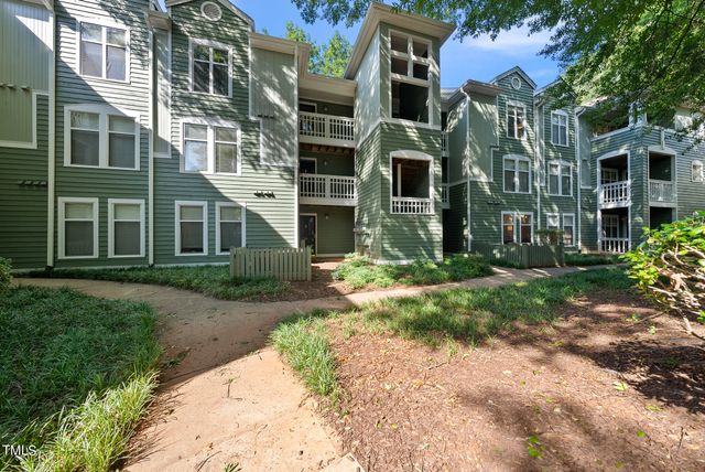 $392,000 | 1221 Westview Lane, Unit 305, Raleigh, NC 27605