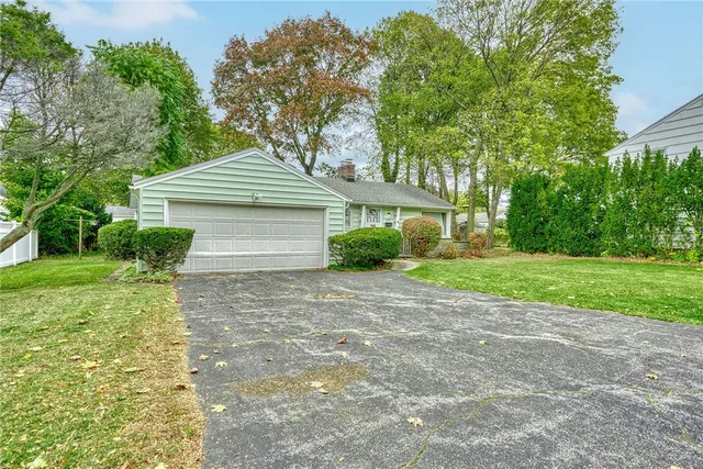 $173,100 | 44 Maplehurst Road, Irondequoit, NY 14617