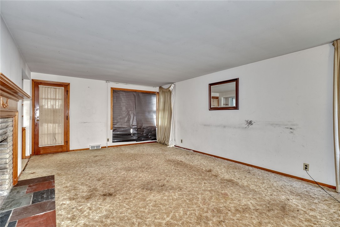 44 Maplehurst Road Irondequoit, NY 14617 - Photo 4 of 36