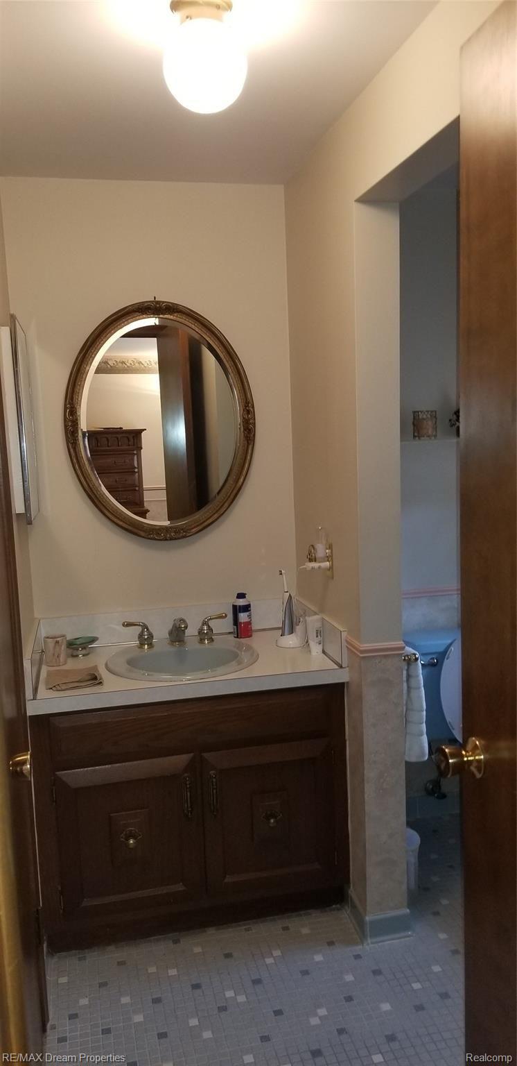 6533 Flintlock Ridge Utica, MI 48317 - Photo 19 of 53 MASTER BATH