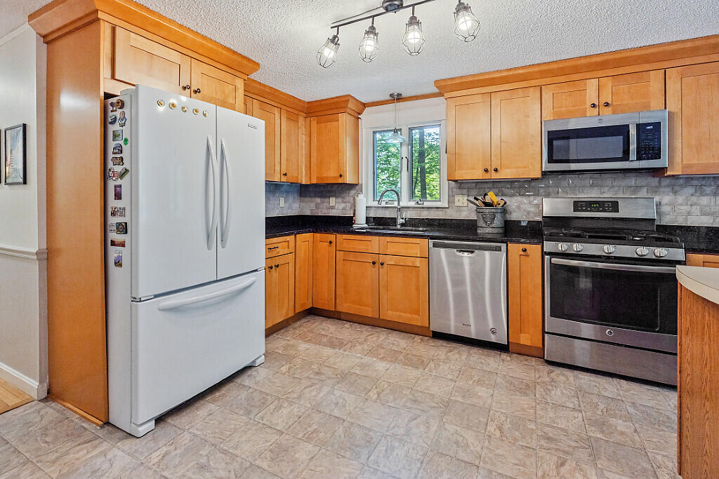 114 Cottage Road Winthrop, ME 04364 - Photo 9 of 63 Kitchen
