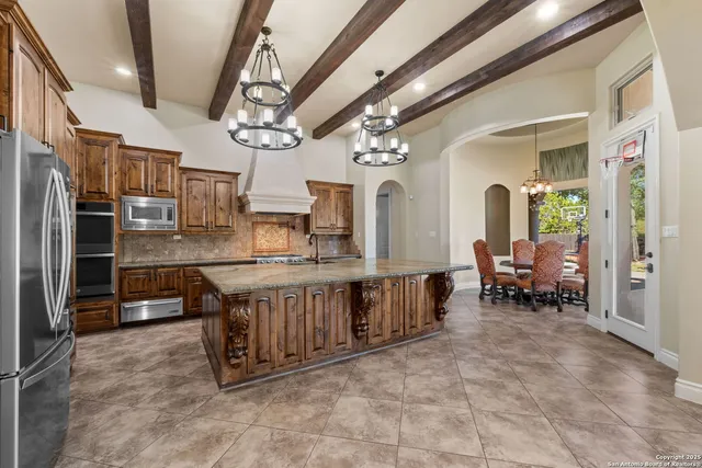 $1,100,000 | 31113 Knotty Grv Drive, Boerne, TX 78015