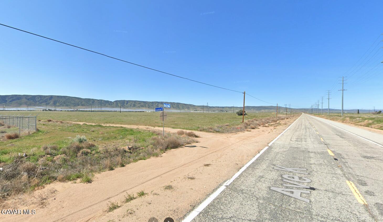 85 Stw Nog Lancaster, CA 93536 - Photo 2 of 3 a view of a room with an ocean