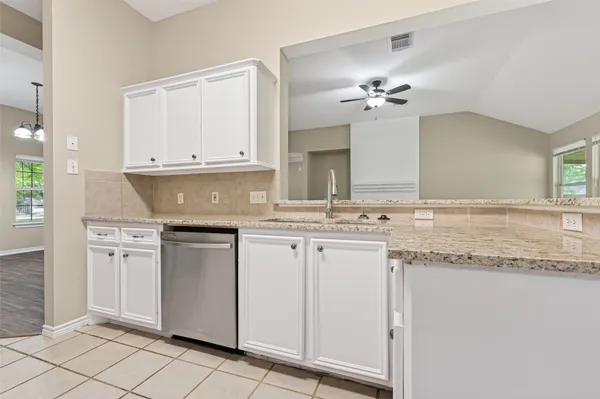 $1,795 | 11655 Lakeview Manor Drive, Willis, TX 77318