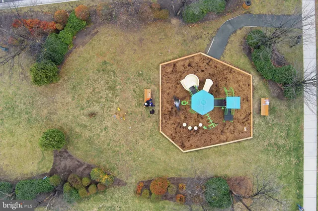 $659,000 | 43911 Eastgate View Drive, Chantilly, VA 20152