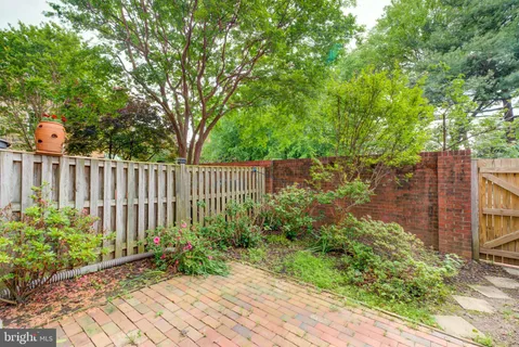 $795,000 | 6712 Langston Blvd., Unit C, Arlington, VA 22205
