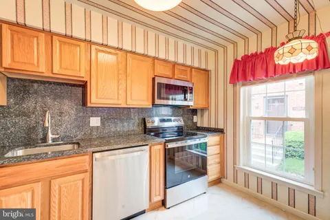 $795,000 | 6712 Langston Blvd., Unit C, Arlington, VA 22205